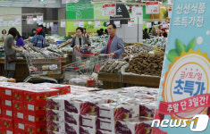 농협하나로마트, 농축수산물 60여 품목 최대 63% 할인 판매