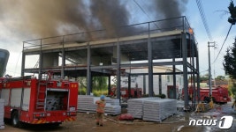 파주 공장 신축공사장에 불…인명피해 없어