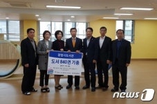 [단신]광명시, 빛가온초교에 도서 840권 기증  