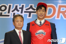 밝게 웃는 김진용