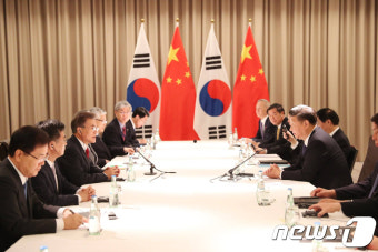 文대통령-시진핑, 내달 APEC 계기 한중정상회담(상보)