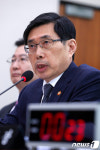 [국감] 질의에 답하는 박상기 장관
