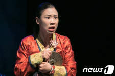 최전선 상업극서 찾은 대안…아카펠라 뮤지컬 거울공주…