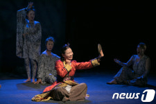 최전선 상업극서 찾은 대안…아카펠라 뮤지컬 거울공주…