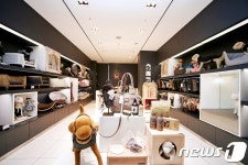 펫팸족 유혹하는 유통업계…고급화·편의성 강화 전략 통할까