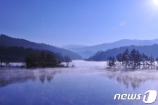 [풍경]진안 용담호에 빠진 가을단풍