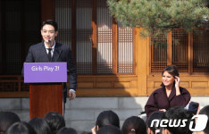 멜라니아 걸스플레이2 행사 참석, 축사하는 샤이니 민호