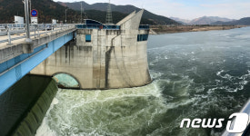 창녕함안보 수문 활짝