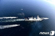 문무대왕함에서 성화봉송