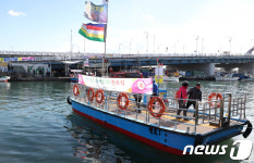 [화보] 재탄생한 속초 명물 갯배 진수식