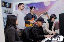 [인터뷰①] 이정X네덜란드 튤립농장 “모두가 행복해지는 음악 꿈꾼다”