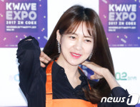 이요원, 중소기업 응원 온 부암동 사모님