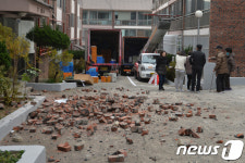 이삿짐 챙기는 이재민들