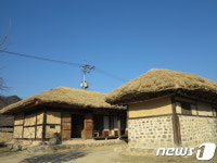 옥천 ‘정지용 시인 생가’ 새단장…지붕 이엉 등 교체