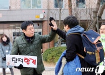 정찬민 시장, 수능시험 현장 찾아 수험생들 격려