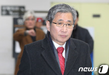 공판 출석하는 조원동 전 靑 경제수석