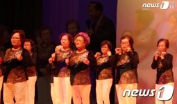 [영상]춤추는 건 즐거워…원주시 경로당 프로그램 발표대회