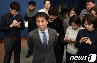 靑 신임 정무수석에 한병도 정무비서관…