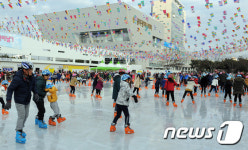  올 겨울에도 광주시청 앞 야외스케이트장 열린다