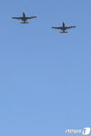 파란하늘 비행하는 A-10
