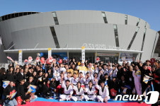 평창동계올림픽 성화, 태권도 성지 무주 밝히다