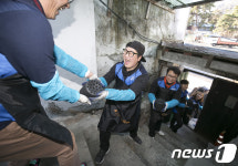 삼표그룹, 서울·포항 소외계층에 연탄·상품권 지원