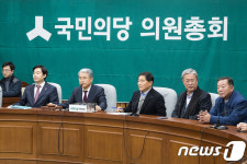 의총 주재하는 김동철 국민의당 원내대표