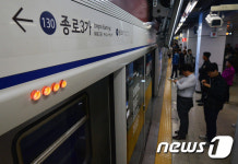 서울 지하철 1호선 시청역 신호기 고장…출근길 시민들 불편
