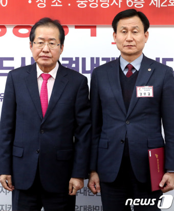 홍준표 대표, 지방자치위원회 임명장 수여