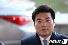 정치자금법 위반 혐의 원유철 검찰 소환 