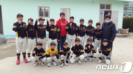 SK 임석진 선수, 모교 군산신풍초에 야구용품 기증