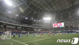 야구장에서 열린 홍명보자선축구경기