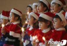 캐럴 부르는 천사들