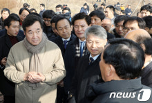 승촌보 인근 농민 이야기 듣는 이낙연 국무총리