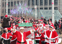 서울로 행진하는 시민산타 317명 
