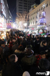 성탄 전야 명동거리 인산인해