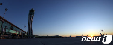 떠오르는 인천공항 제2여객터미널