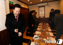 손학규, 전당원투표 첫날 초선 의원들과 만찬 회동