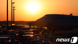 정유년 분주한 마무리...인천공항 화물청사