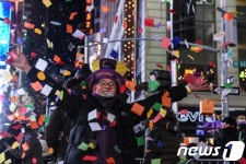 불꽃놀이·레이저·단체결혼…지구촌 새해맞이 각양각색