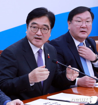 대화 나누는 우원식 원내대표