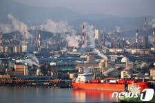 새해 첫날 힘차게 가동되는 울산 석유화학공단