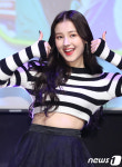 모모랜드 낸시, 엄지척 인형 미모