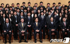 신입 행원 70명 선발한 한국은행