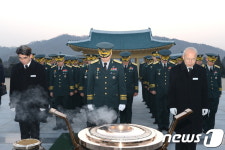 대전·충남·세종 87개 기관 3682명, 대전현충원 참배