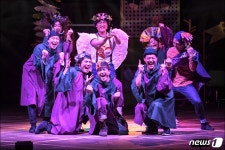 온 가족이 즐기는 셰익스피어…가족음악극  한여름 밤의 꿈