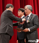 서재철 포토갤러리자연사랑미술관장 국무총리 표창
