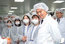 화장품 업체 방문한 류영진 식약처장