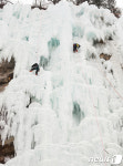 장관 연출하는 판대아이스파크 빙벽장