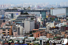 늙어가는 수원의 관문…청년·문화 버무려 상권 살리기
